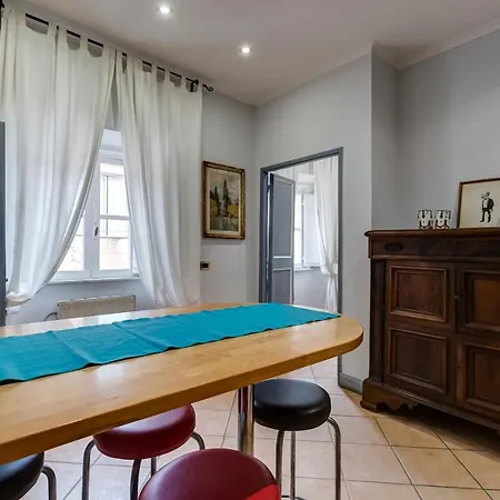 科罗娜利公寓 公寓 *